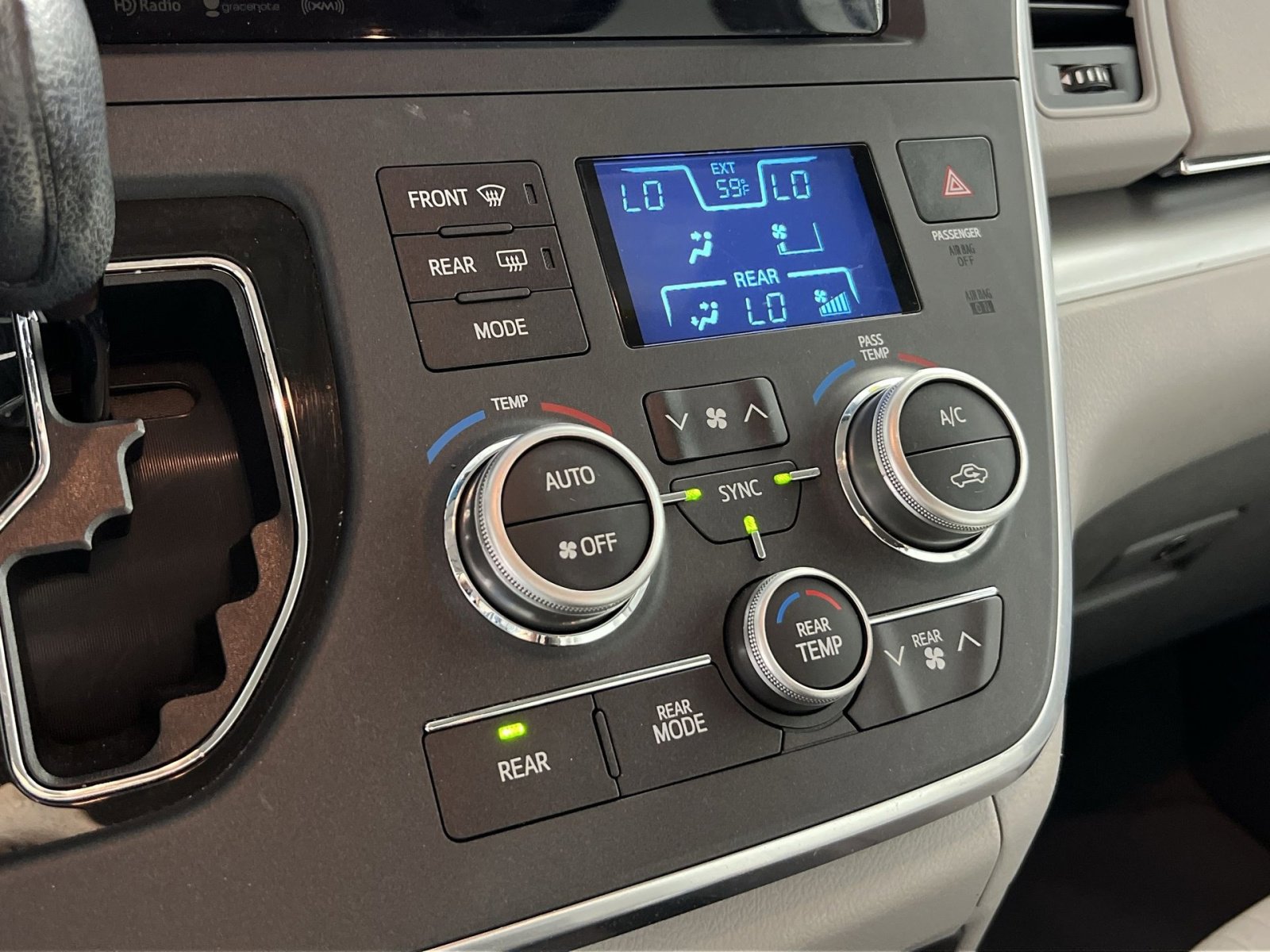 Used 2017 Toyota Sienna LE image 21