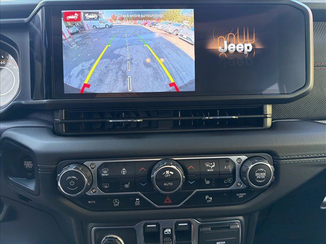 Used 2025 Jeep Wrangler Unlimited Rubicon AWD/4WD image 20