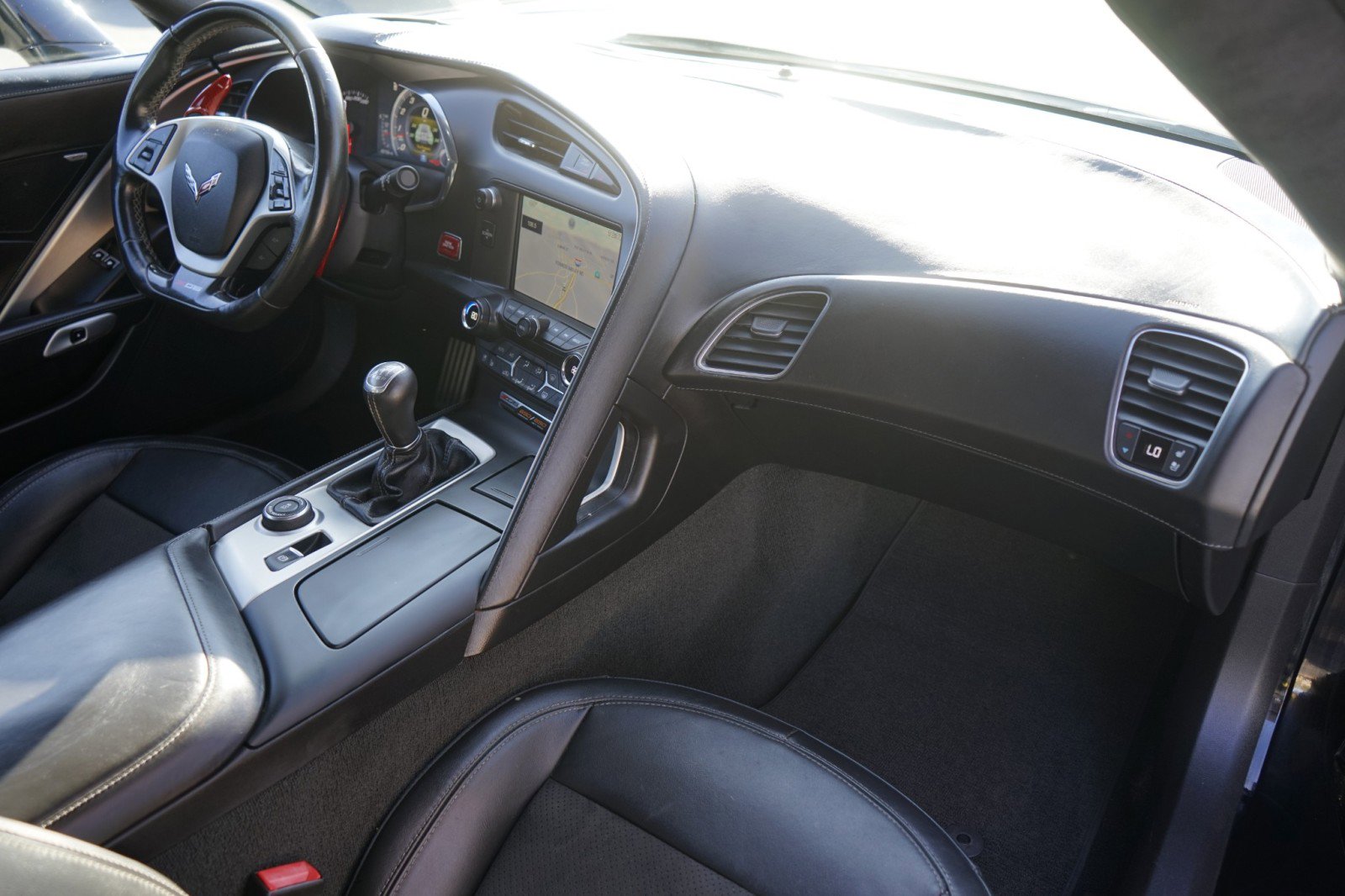 Used 2015 Chevrolet Corvette Z06 w/ 3LZ Preferred Equipment Group image 15