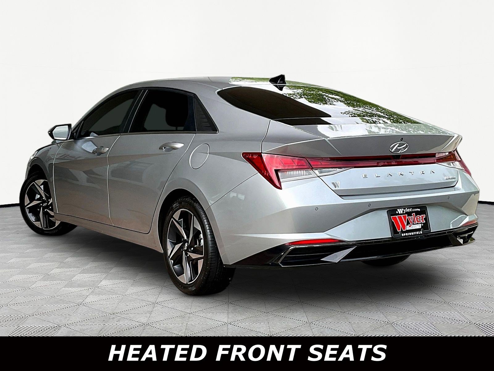 Used 2021 Hyundai Elantra Limited FWD image 4
