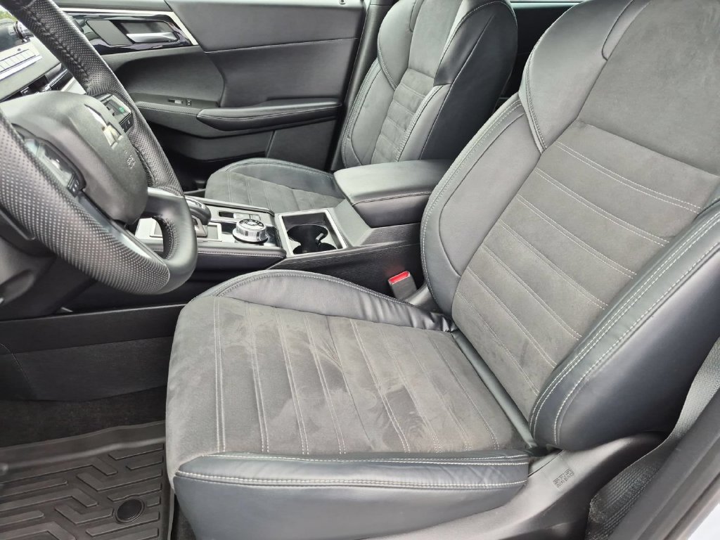 Used 2023 Mitsubishi Outlander SE AWD/4WD image 12
