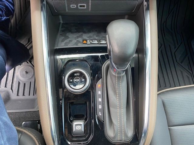 Used 2024 GMC Canyon Denali image 37