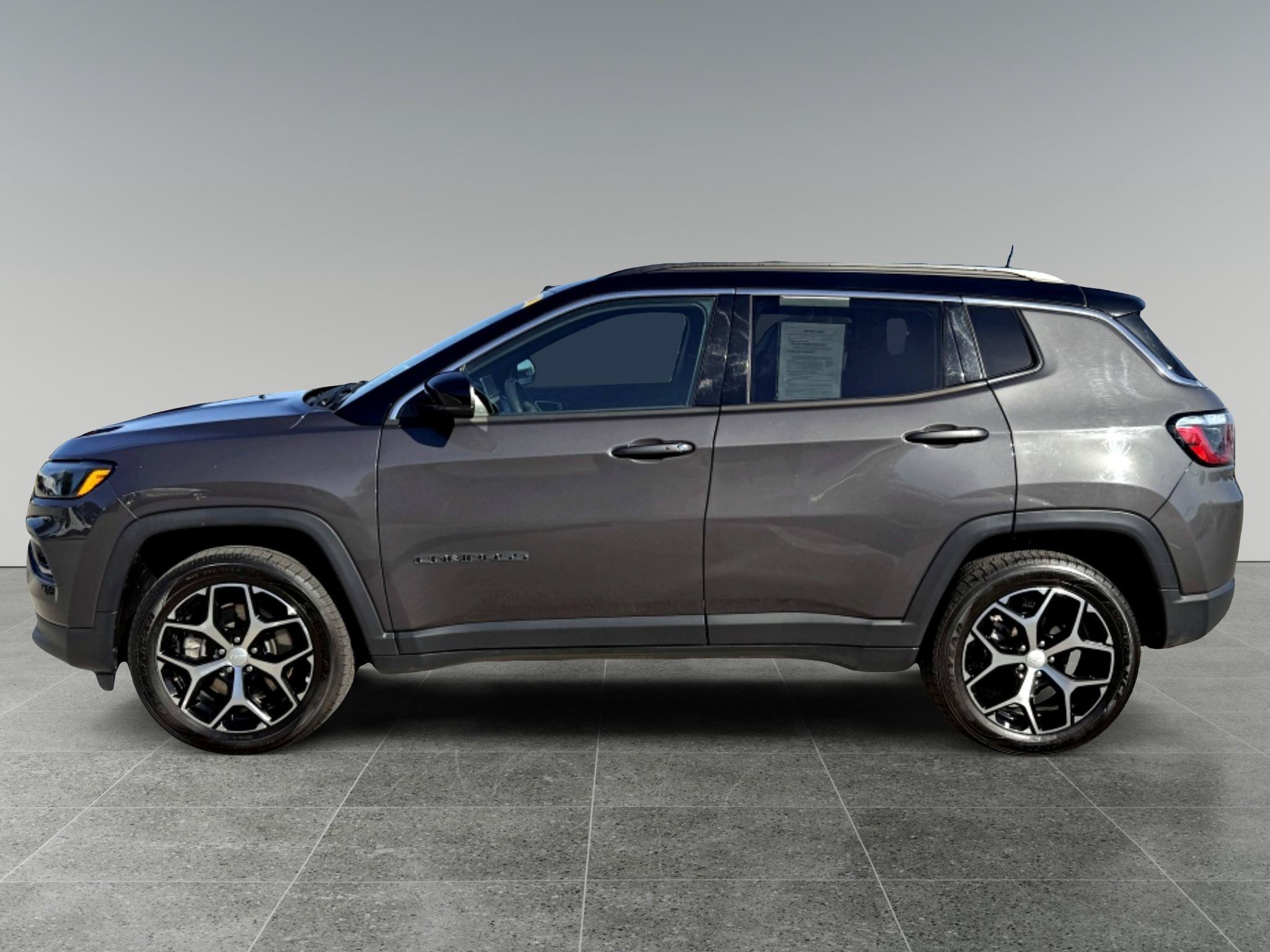 Used 2024 Jeep Compass Limited AWD/4WD image 2