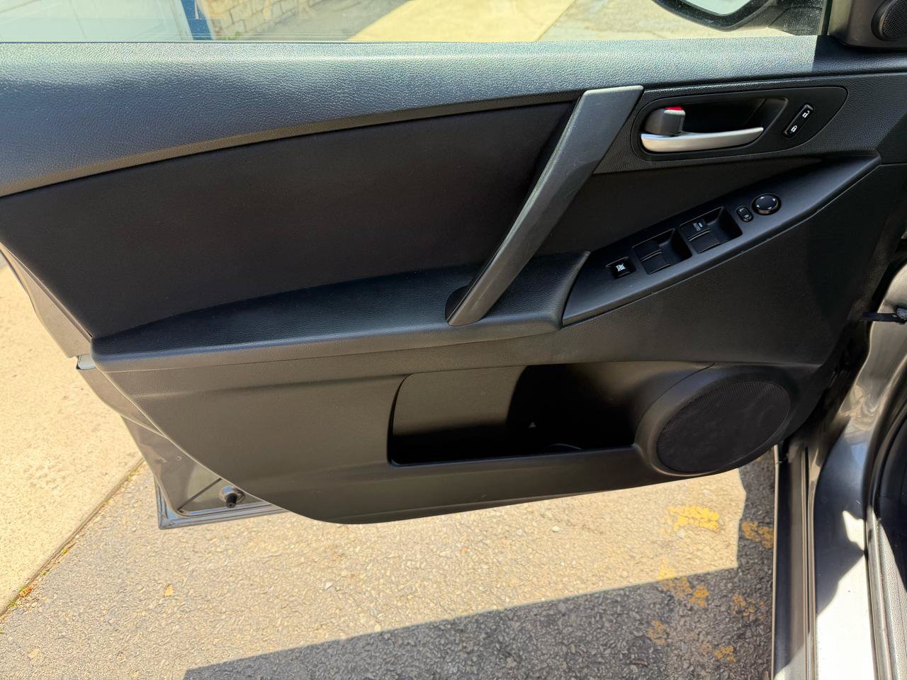 Used 2012 MAZDA MAZDA3 i Touring FWD image 12