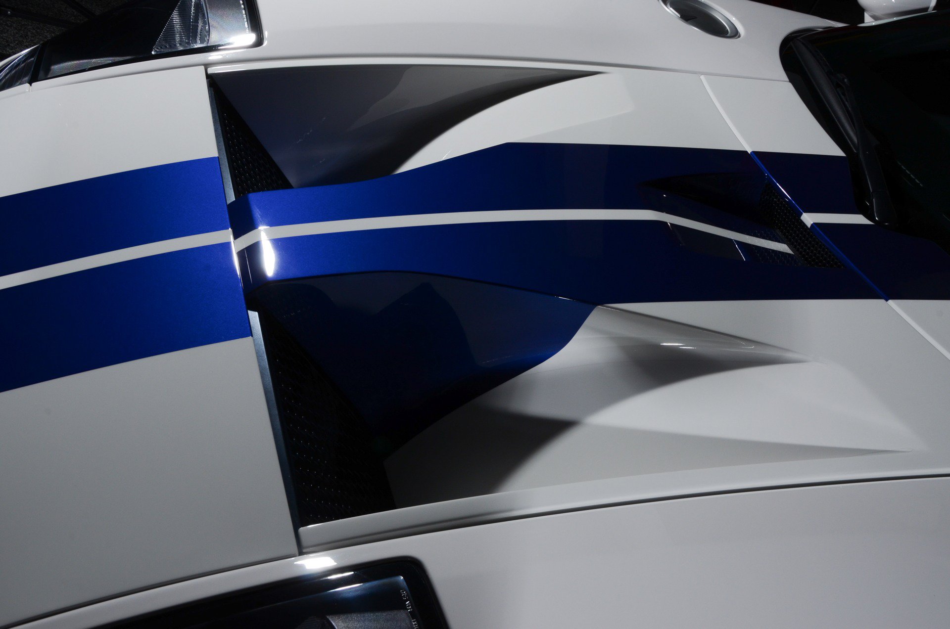 Used 2006 Ford GT RWD image 23