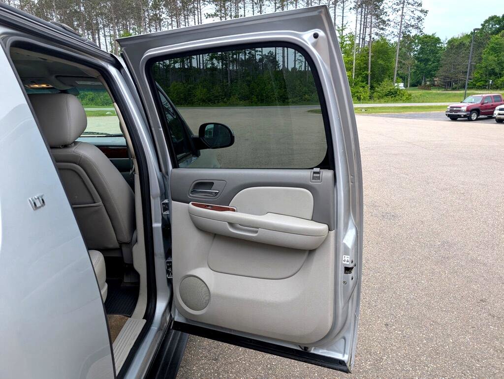 Used 2012 Chevrolet Suburban LT w/ Luxury Package image 18