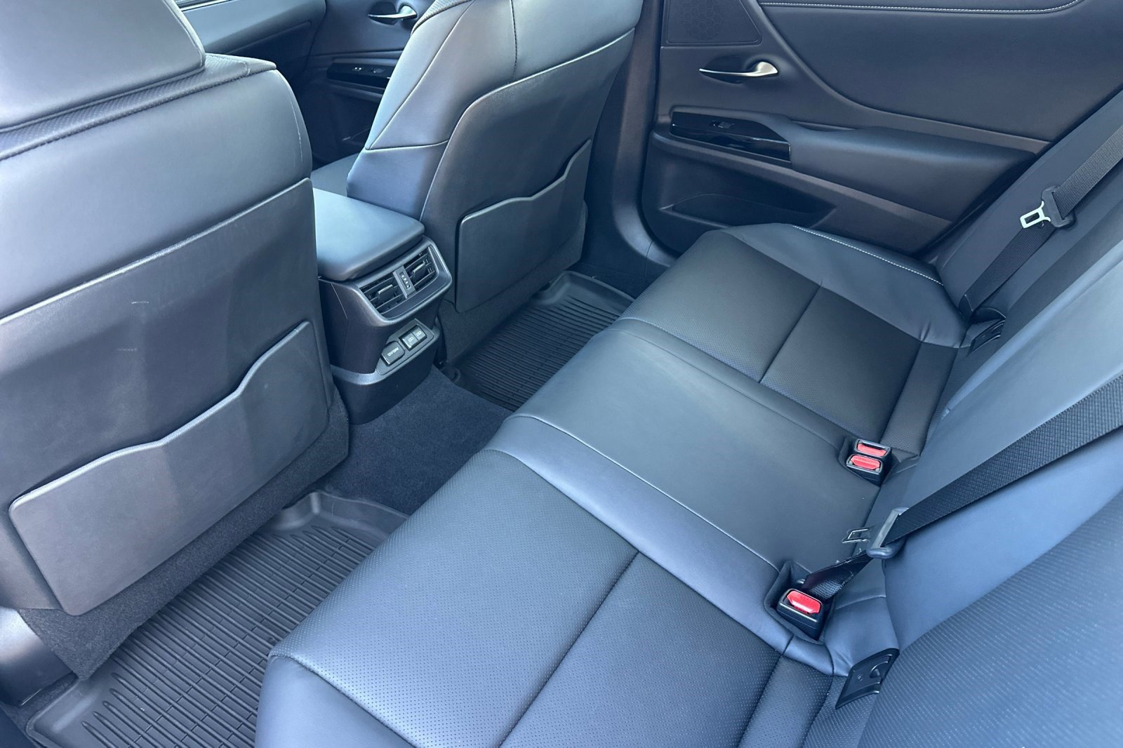 Certified 2025 Lexus ES 300h w/ Premium Package image 29