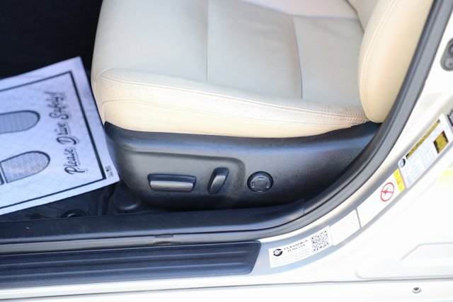 Used 2016 Toyota Avalon Limited image 14