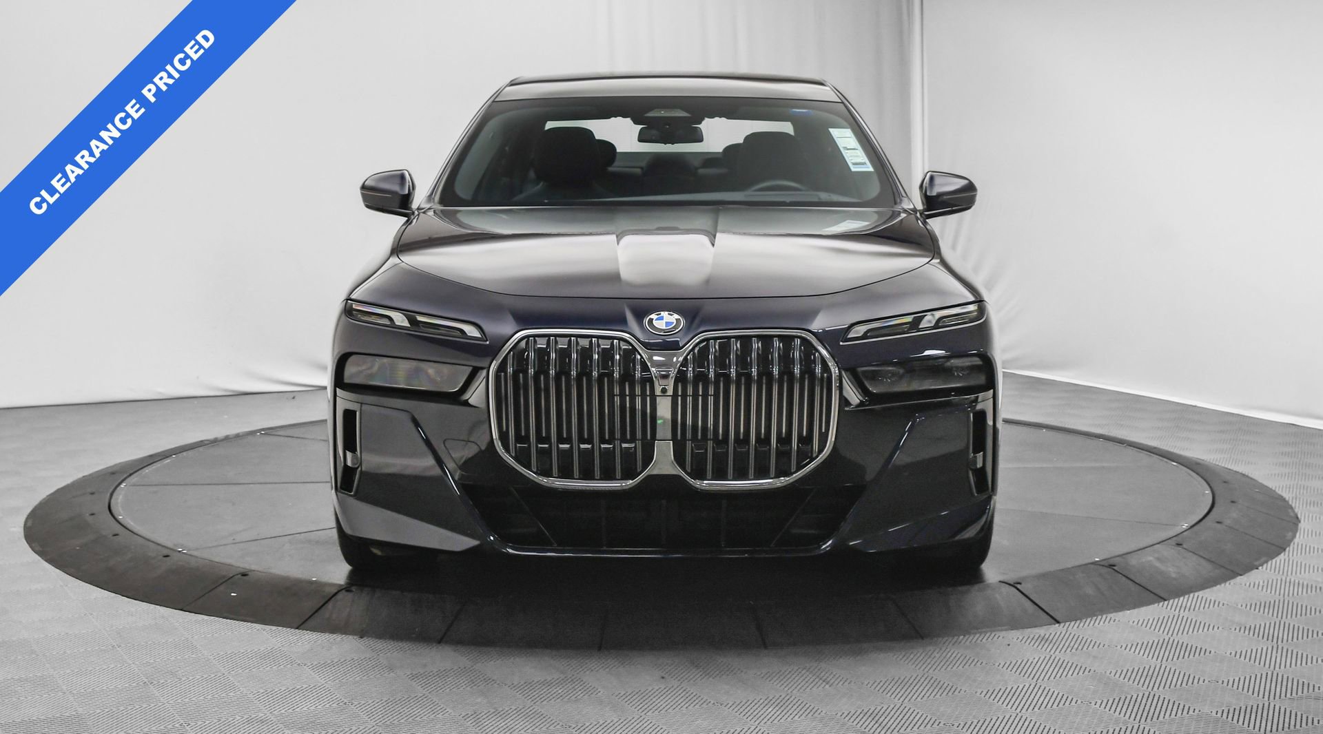 Used 2024 BMW 760i xDrive w/ Premium Package 2 image 2