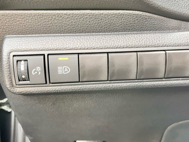 Used 2025 Toyota Corolla SE image 24