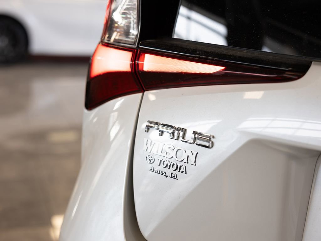Used 2022 Toyota Prius XLE FWD image 6