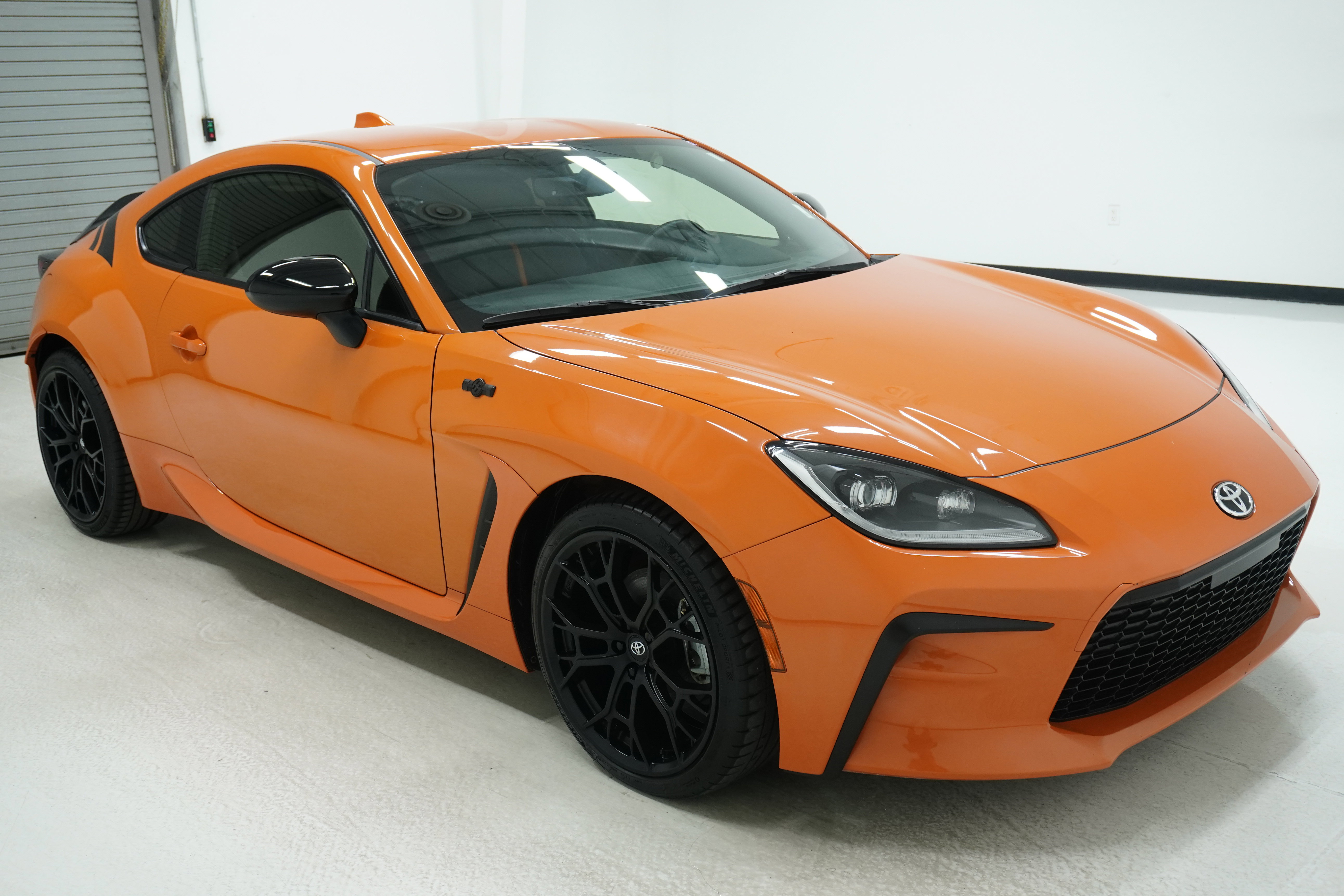 Used 2023 Toyota GR86 10th Anniversary SE RWD image 3