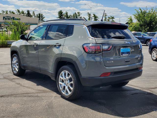 Used 2023 Jeep Compass Latitude w/ Sun and Sound Group AWD/4WD image 5