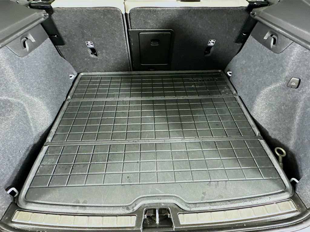 Used 2023 Volvo XC40 B5 Ultimate w/ Protection Package Premier image 34