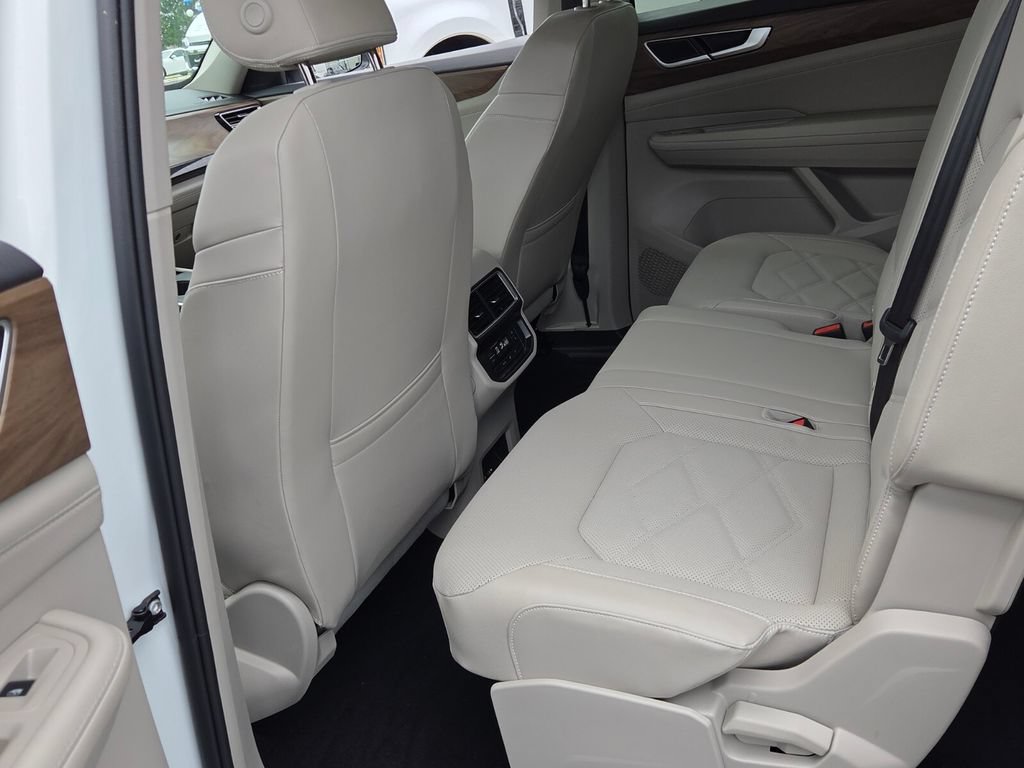 Used 2026 Volkswagen Atlas SE FWD image 7