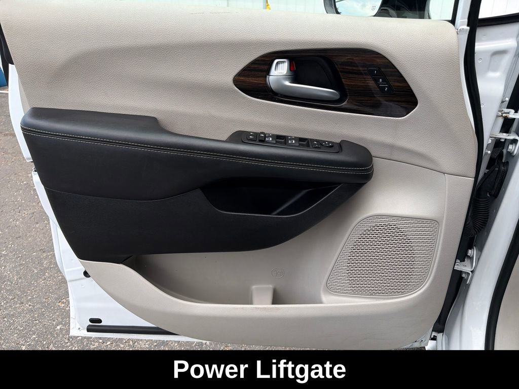 Used 2024 Chrysler Pacifica Limited FWD image 12