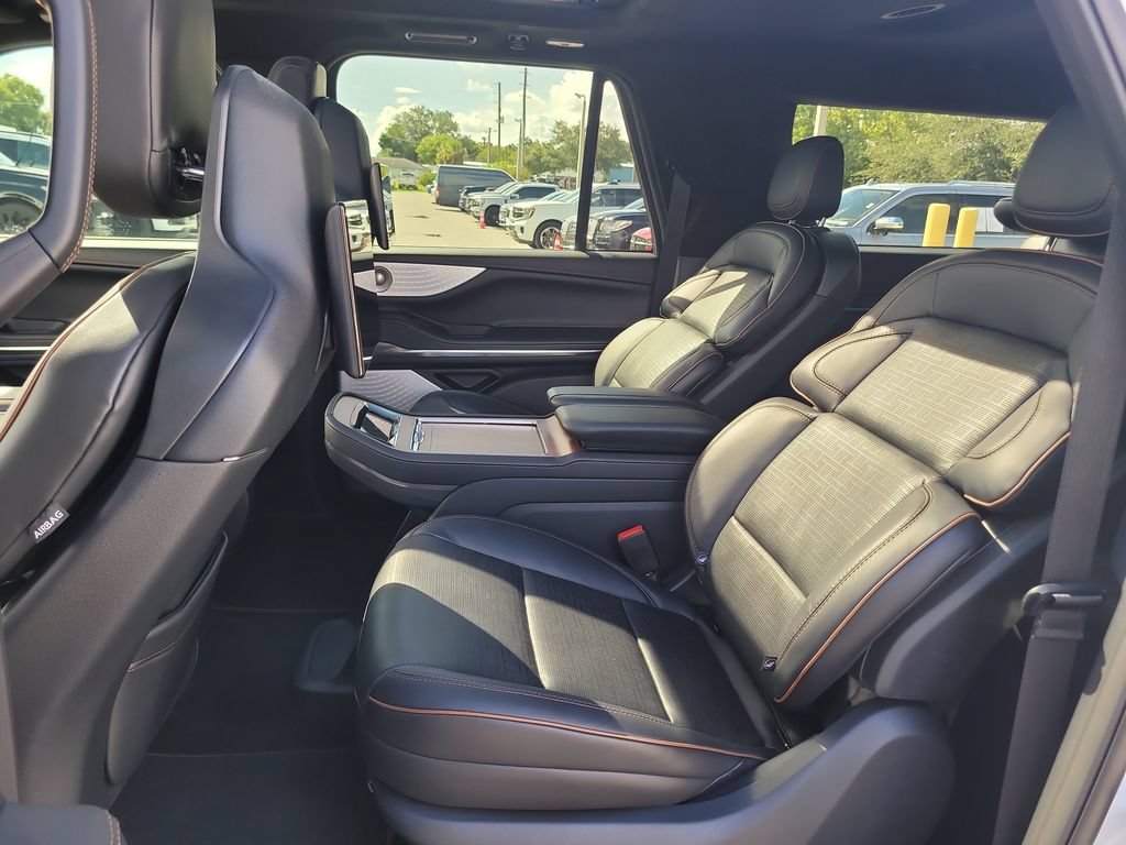 Used 2025 Lincoln Navigator L Black Label AWD/4WD image 13