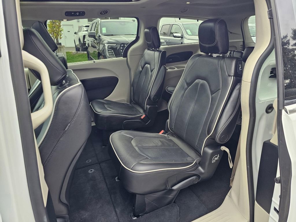 Used 2023 Chrysler Pacifica Limited FWD image 18