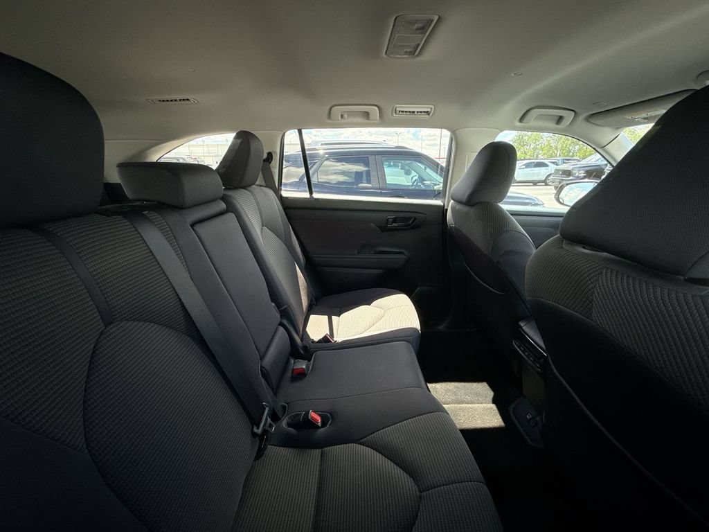 Used 2023 Toyota Highlander L FWD image 14