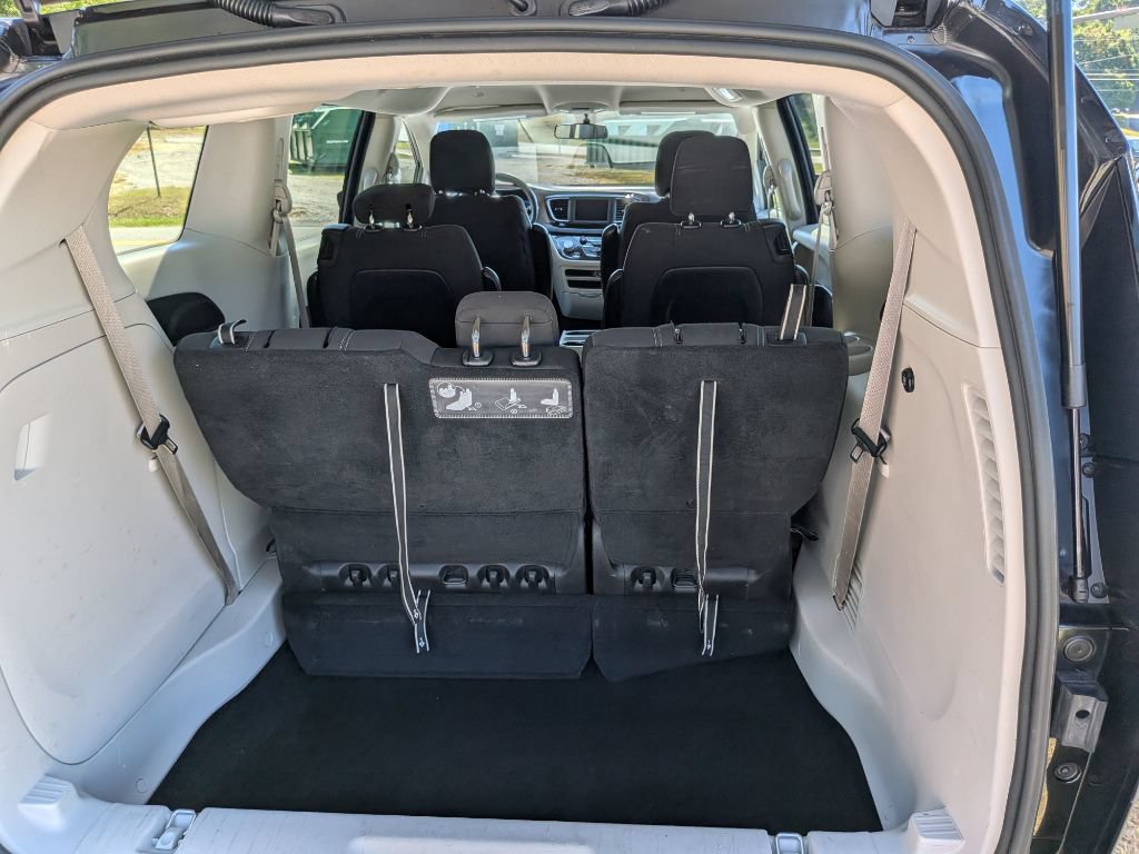 Used 2021 Chrysler Voyager LX FWD image 12