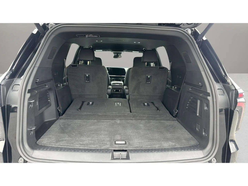 Used 2024 Chevrolet Traverse Z71 w/ LPO, Floor Liner Package image 9