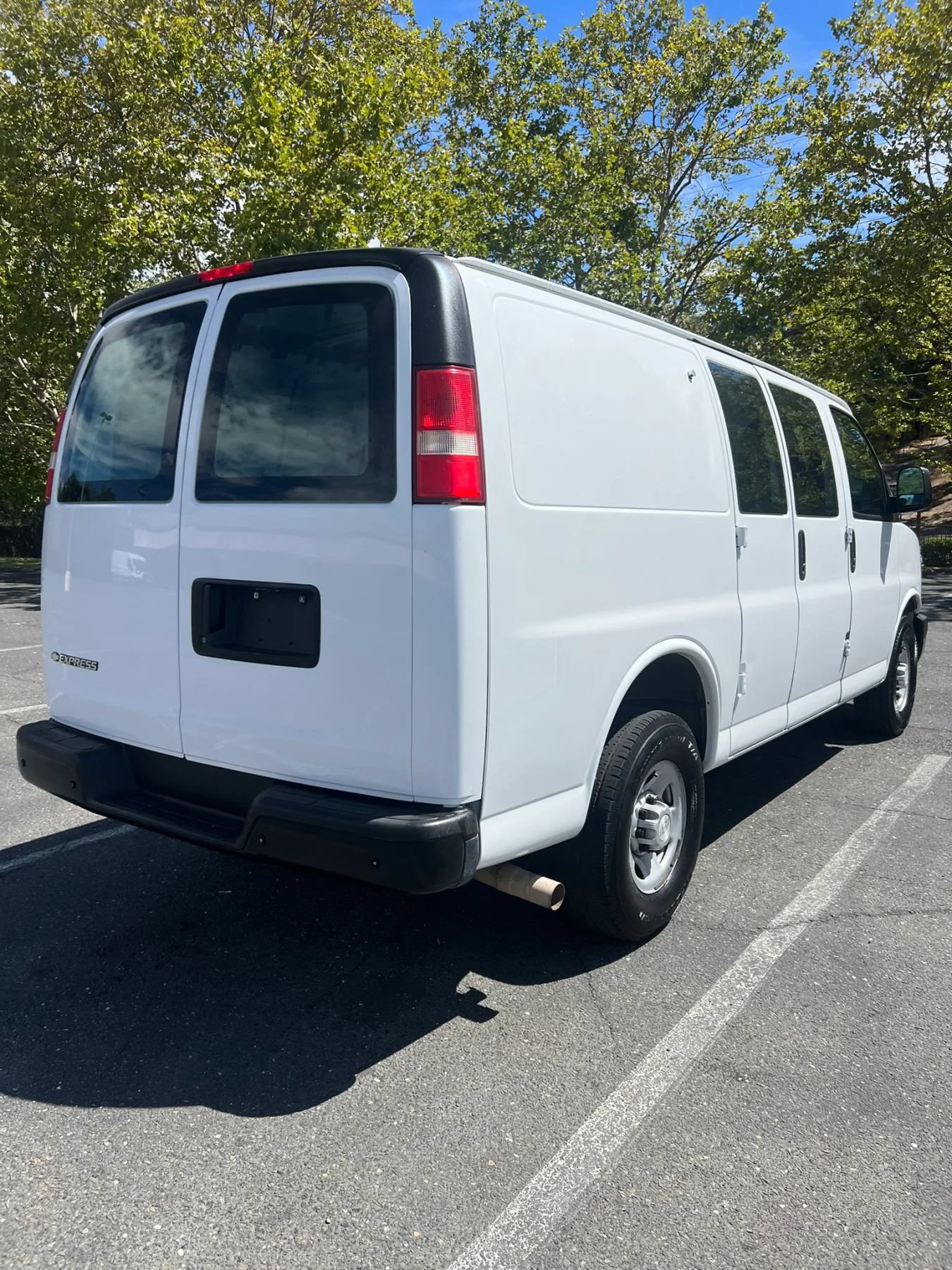 Used 2015 Chevrolet Express 2500 RWD image 5