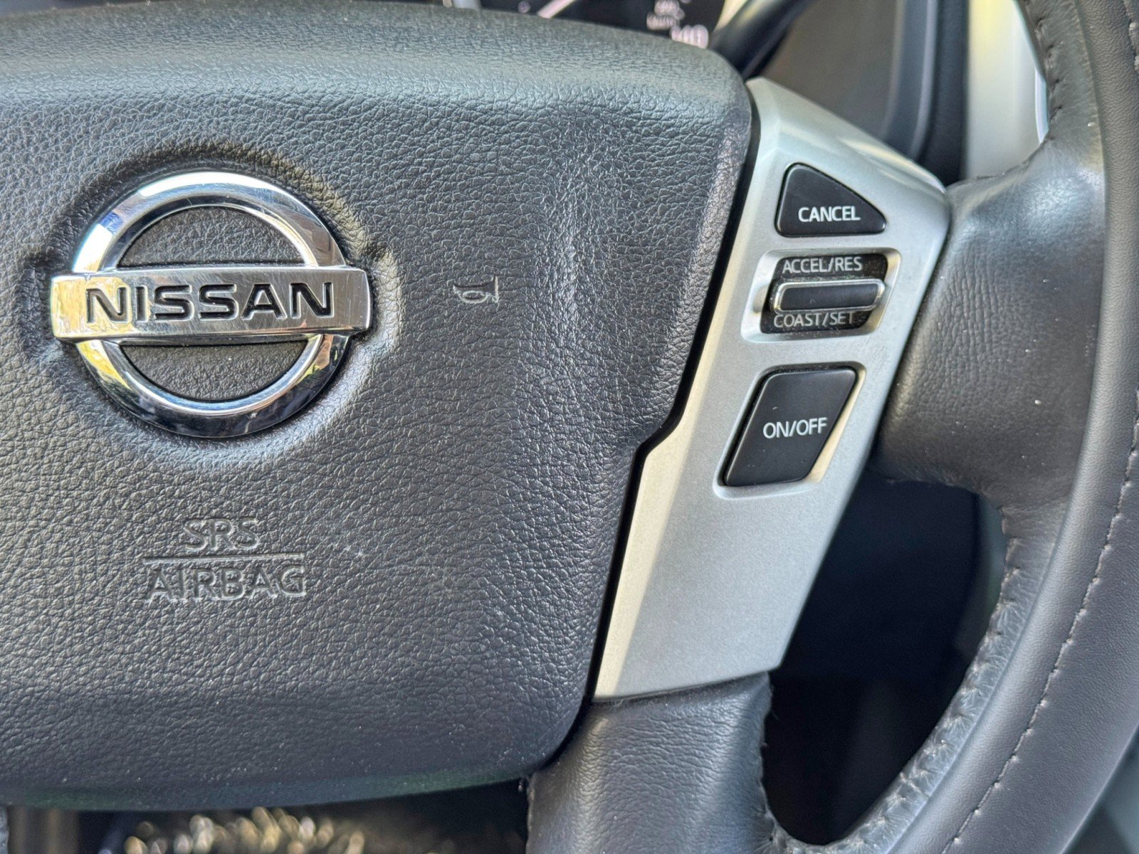 Used 2018 Nissan Titan SV w/ SV Convenience Package image 18