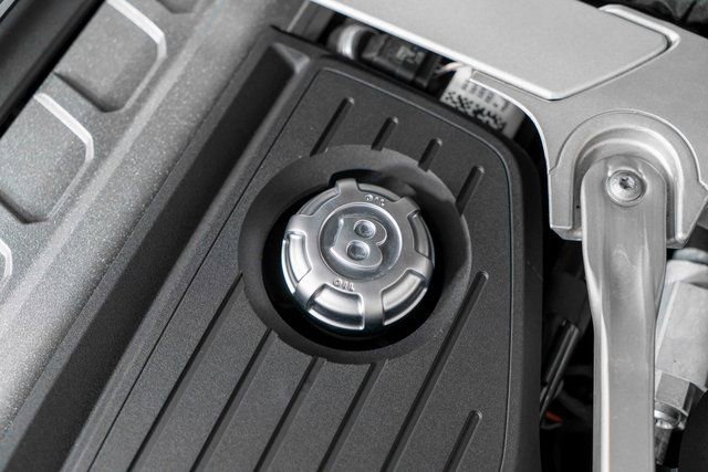 Used 2022 Bentley Flying Spur W12 image 35