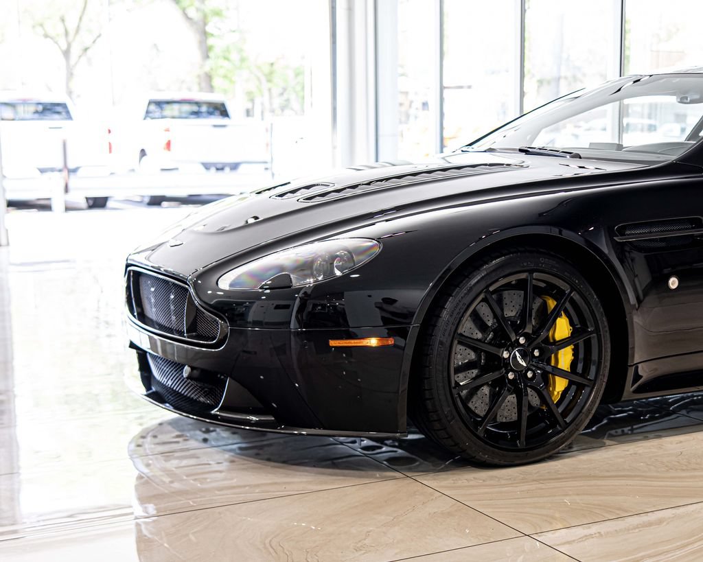 Used 2017 Aston Martin V12 Vantage S RWD image 4