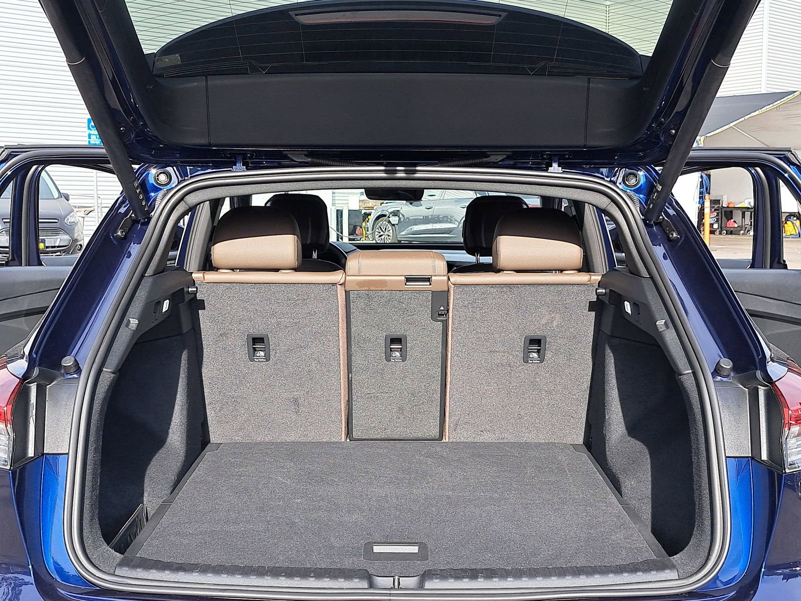 Used 2024 Audi Q4 e-tron Premium Plus image 12