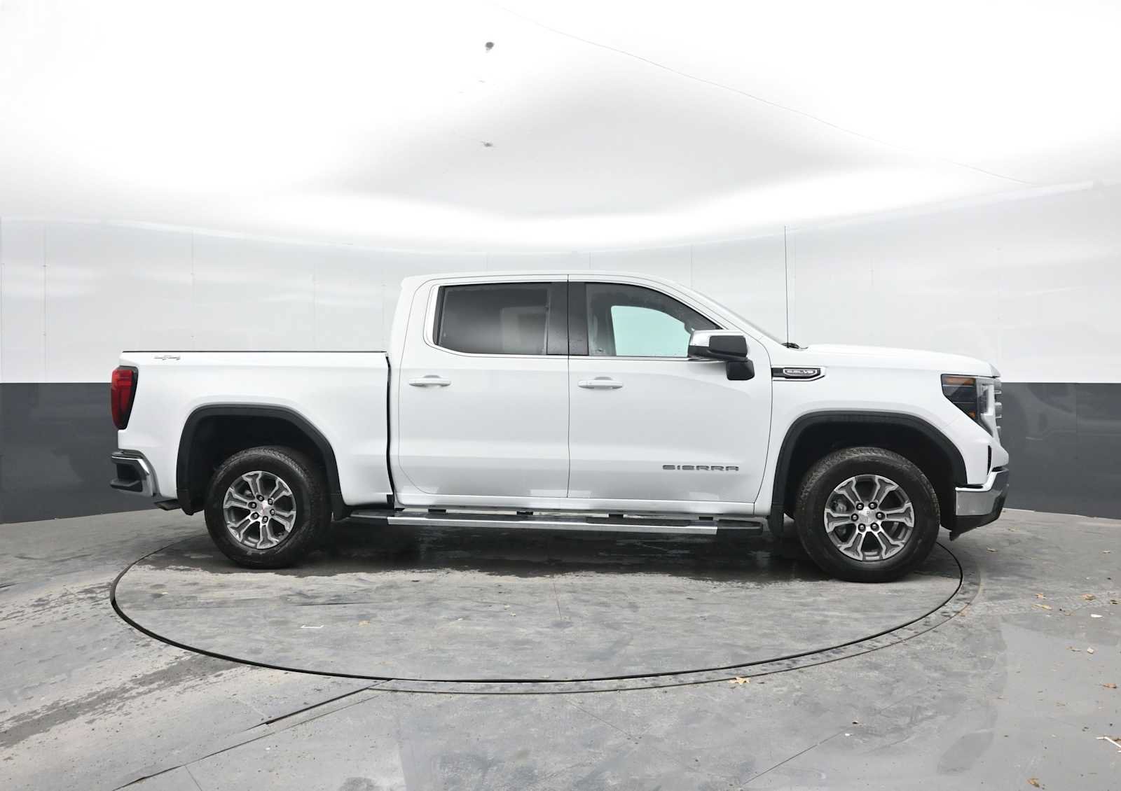 New 2026 GMC Sierra 1500 SLE w/ Preferred Package AWD/4WD image 9