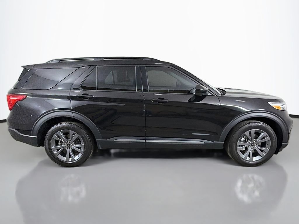Used 2023 Ford Explorer XLT w/ Equipment Group 202A AWD/4WD image 15