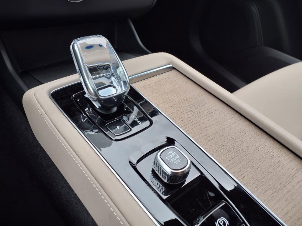 New 2025 Volvo XC90 B5 Core w/ Climate Package image 20