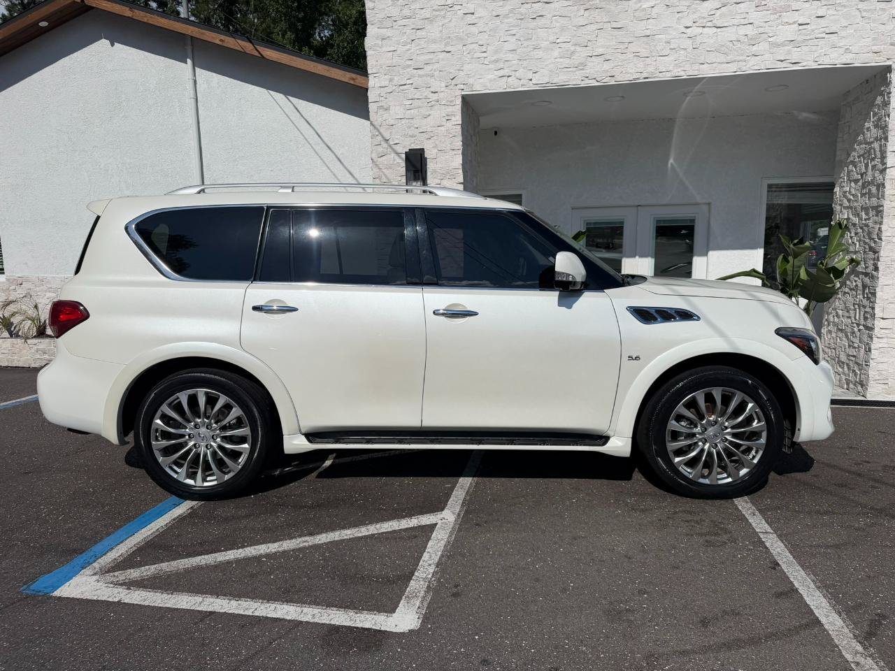 Used 2016 INFINITI QX80 4WD w/ 22" Wheel Package image 19