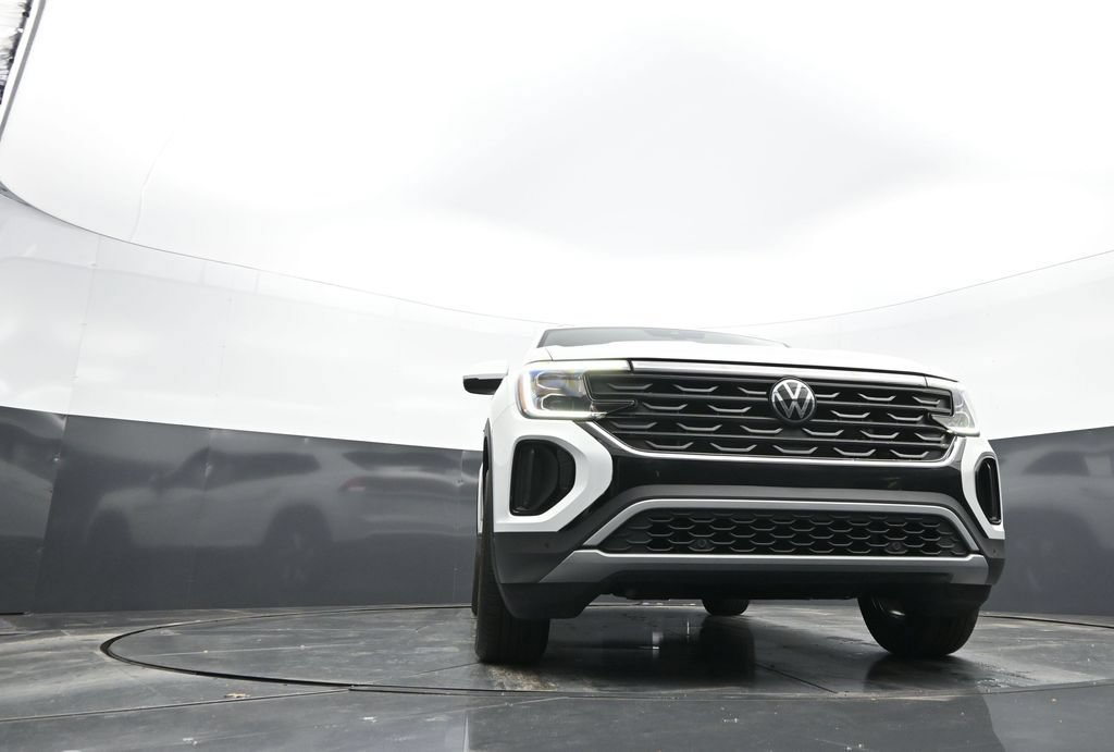 Used 2025 Volkswagen Atlas Cross Sport SE FWD image 36
