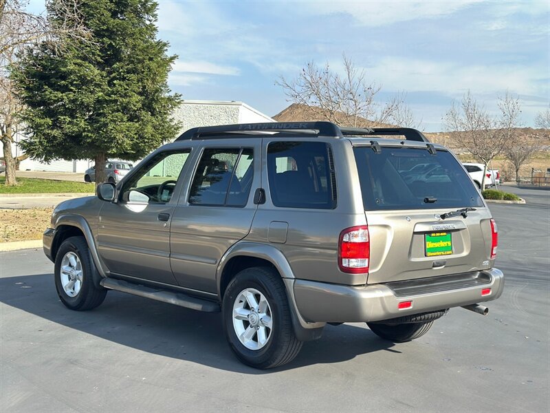 Used 2004 Nissan Pathfinder SE AWD/4WD image 3