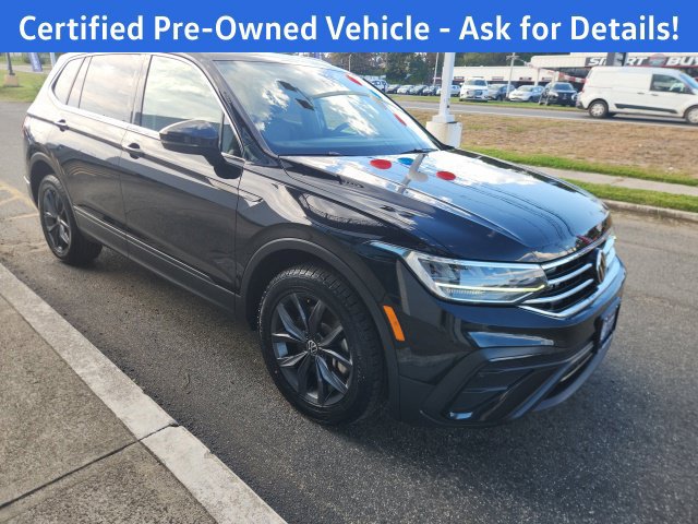 Certified 2022 Volkswagen Tiguan SE w/ Panoramic Sunroof Package AWD/4WD image 4