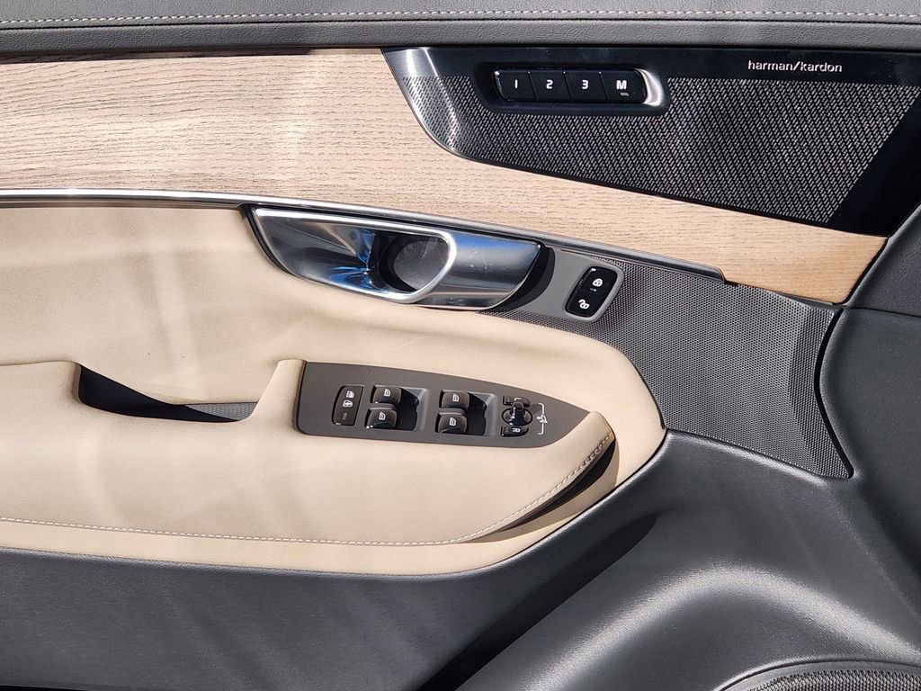 New 2026 Volvo XC90 T8 Plus w/ Protection Package Premier image 12