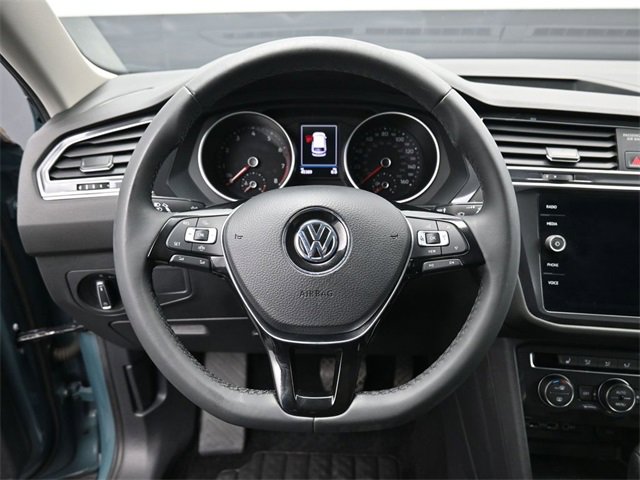 Used 2020 Volkswagen Tiguan SE w/ Panoramic Sunroof Package image 16