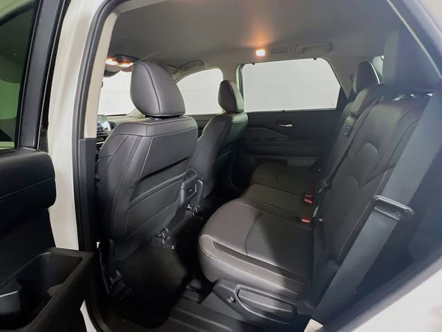Used 2024 Nissan Pathfinder SL image 19