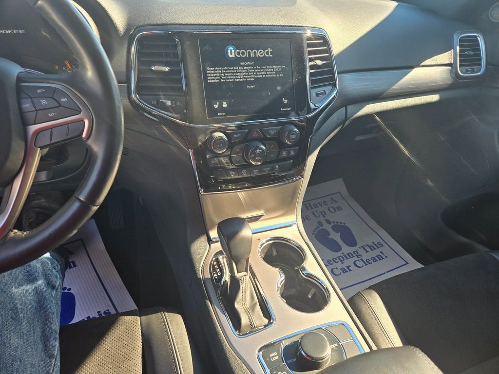 Used 2022 Jeep Grand Cherokee Laredo X image 9