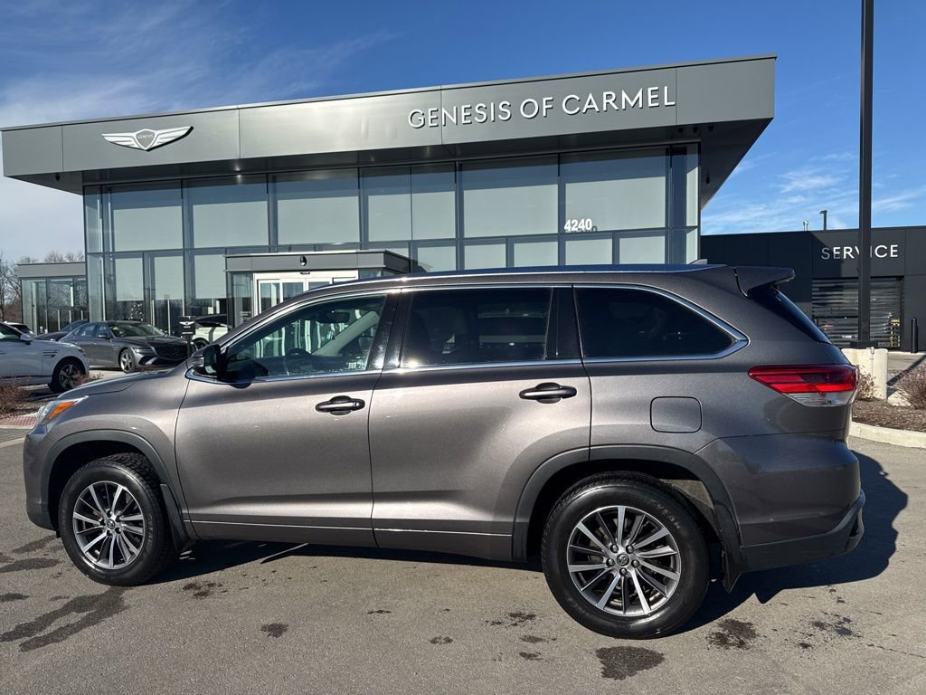 Used 2017 Toyota Highlander XLE image 8