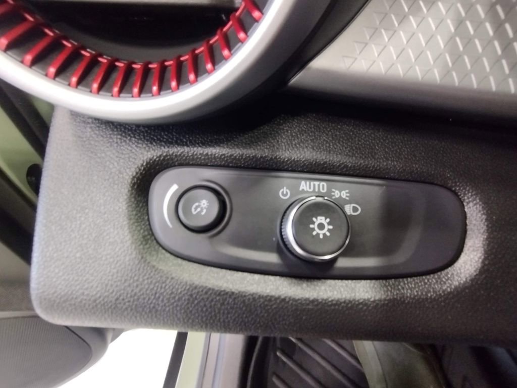 Used 2024 Chevrolet Trax RS FWD image 22