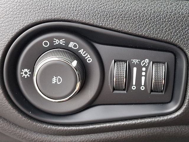 Used 2023 Jeep Renegade Altitude AWD/4WD image 23