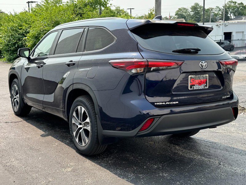 Certified 2024 Toyota Highlander XLE image 4