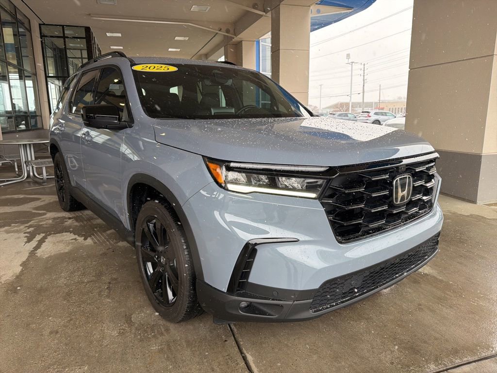Certified 2025 Honda Pilot Black Edition image 7