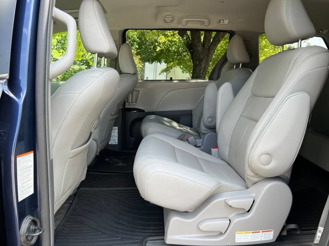 Used 2018 Toyota Sienna XLE w/ XLE Navigation Package AWD/4WD image 15