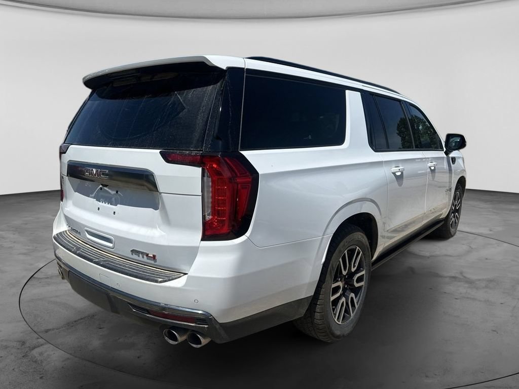 Used 2022 GMC Yukon XL AT4 w/ AT4 Premium Plus Package AWD/4WD image 10
