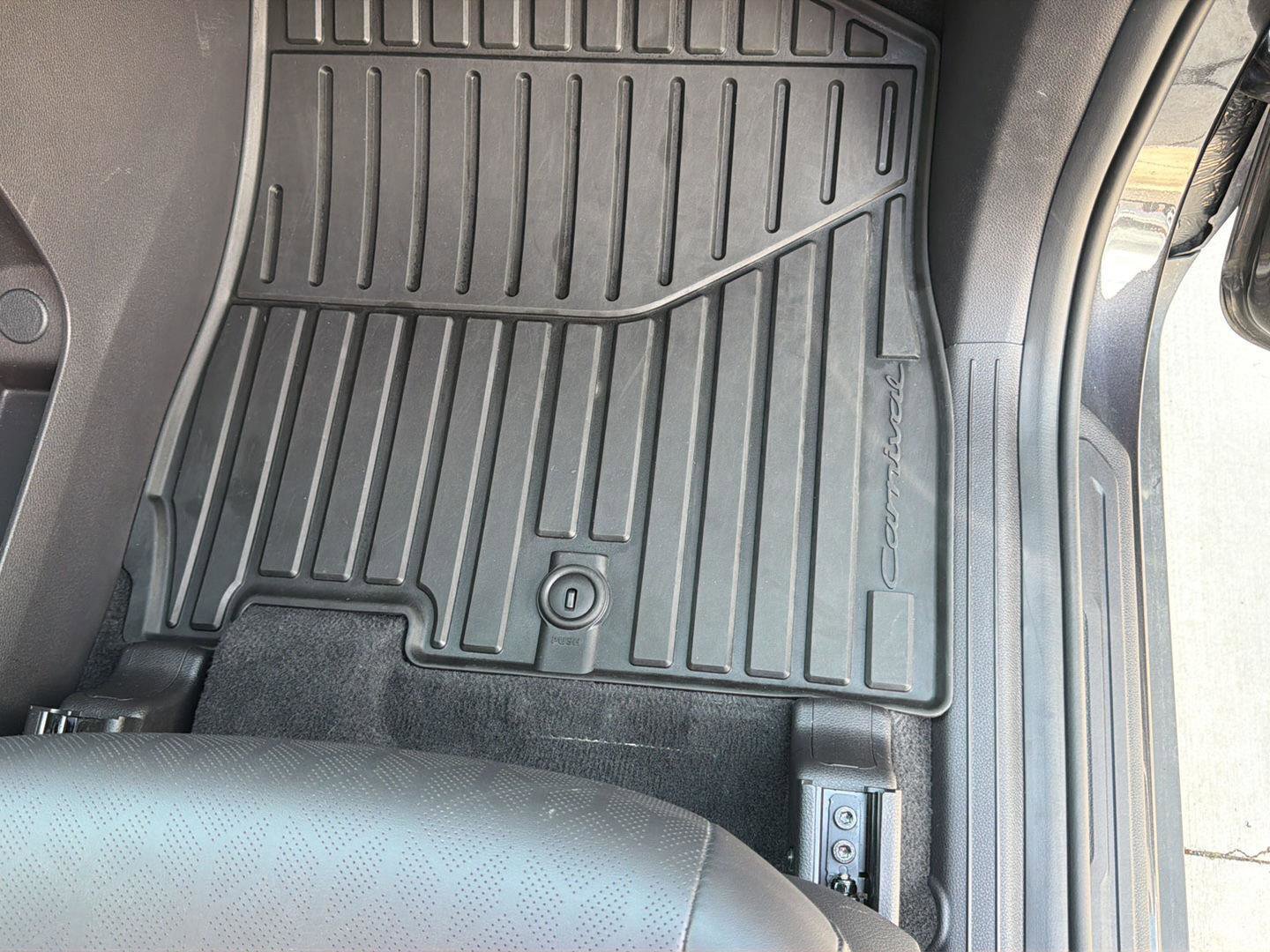 Used 2022 Kia Carnival SX FWD image 40