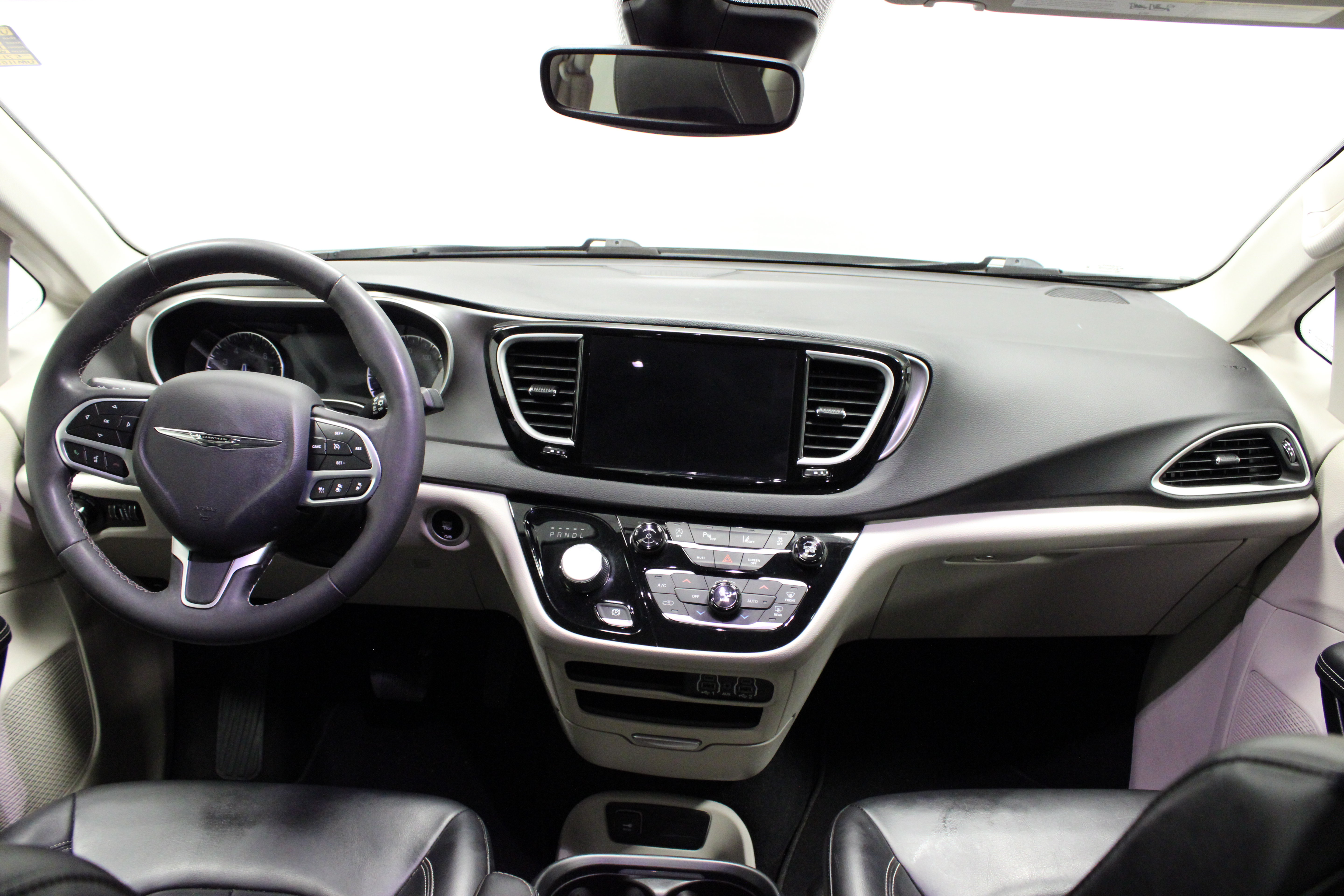 Used 2023 Chrysler Pacifica Touring-L FWD image 20